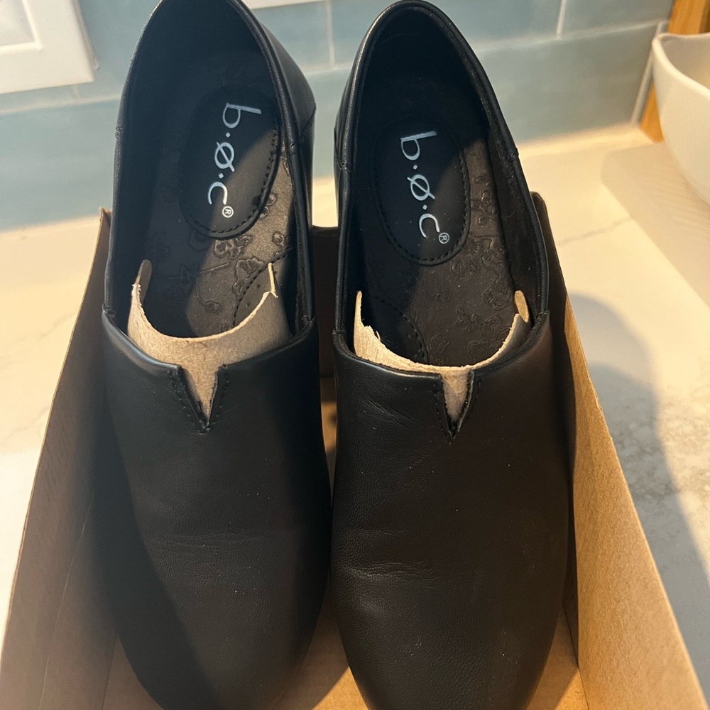 b.o.c. Black Leather Suree Loafers 7.5M